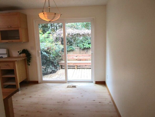 Building Photo - Lovely 3 Bedroom 1 Bath Home in Gig Harbor