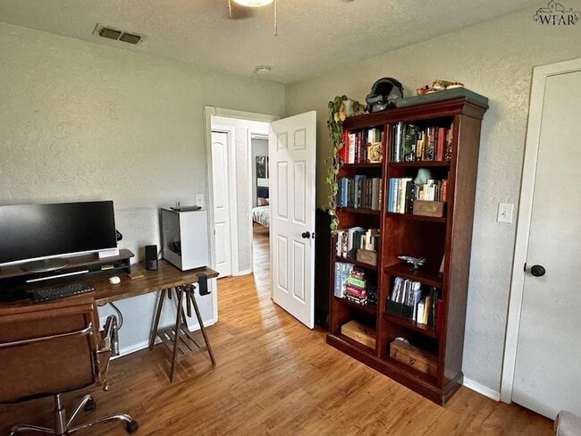 Building Photo - 2119 Selma Dr