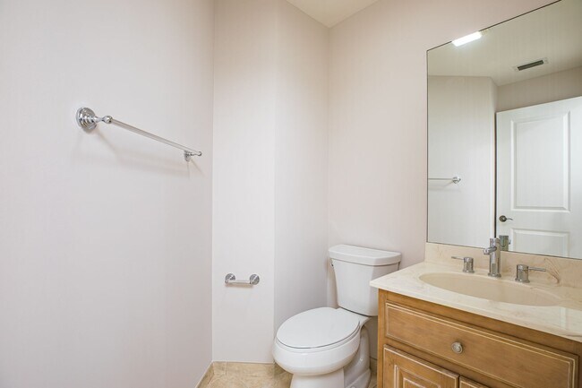 Building Photo - Renovated Beach House