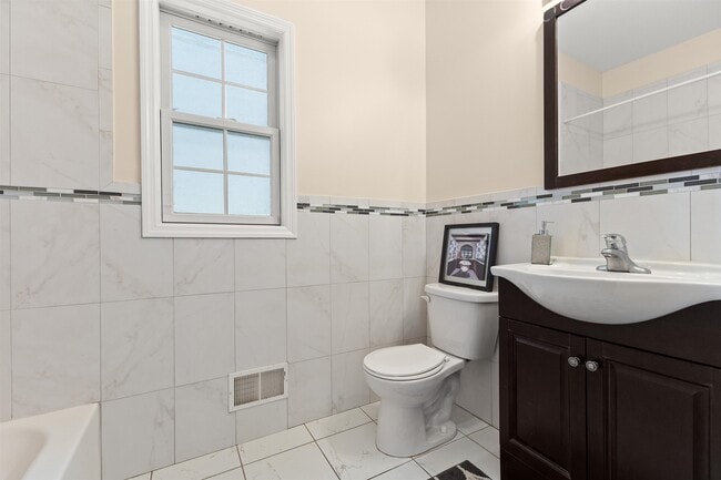 Building Photo - 23 Reynolds Ave