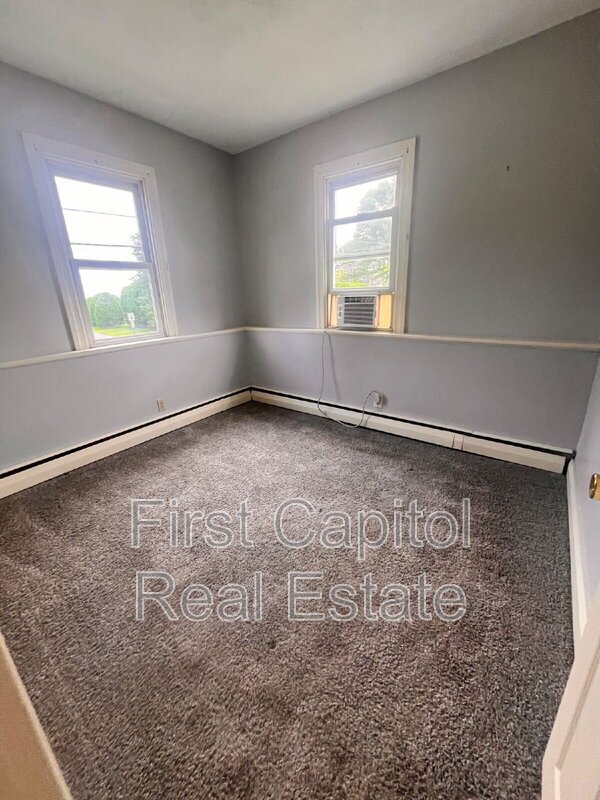 Building Photo - 923 Greenbriar Rd