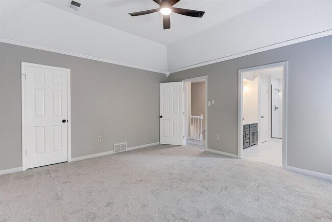 Building Photo - 7801 Autumn Creek Dr