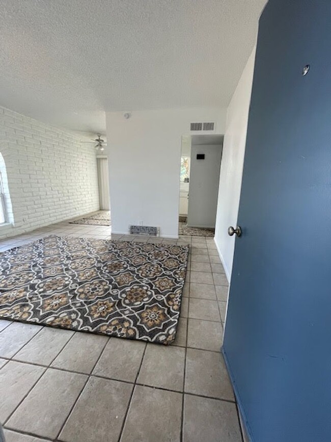 Building Photo - Great Location! 1 Bed 1 Bath Mesa Apartment