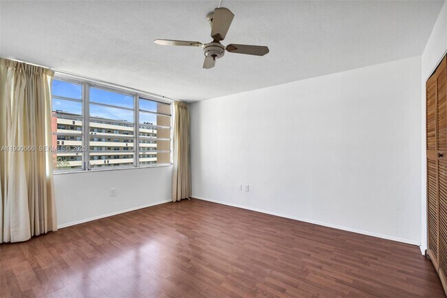 Building Photo - 1770 NE 191st St