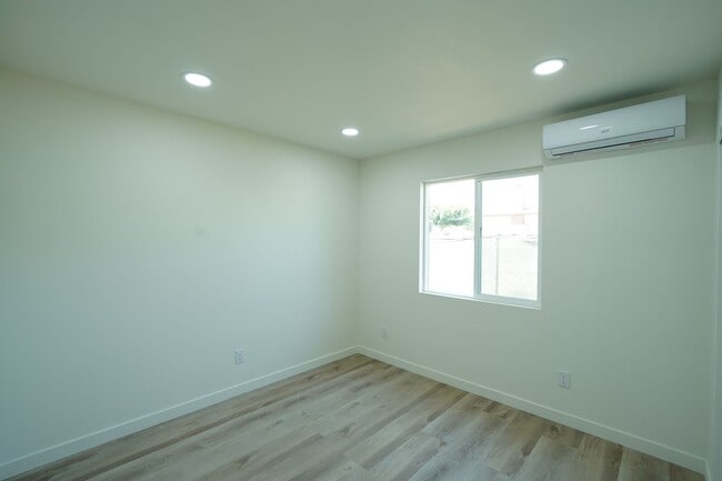 Building Photo - 4805 Charlotte Way