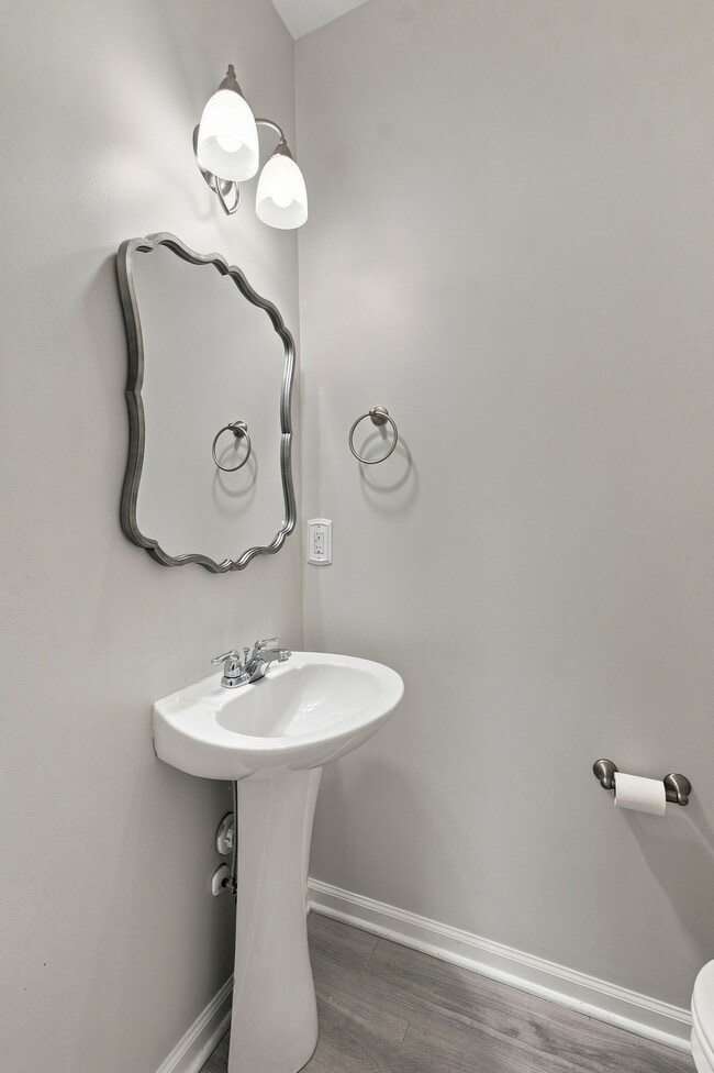 Building Photo - 2055 Hemlock Dr