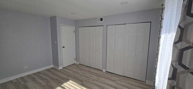 Building Photo - 9405 Bay Colony Dr