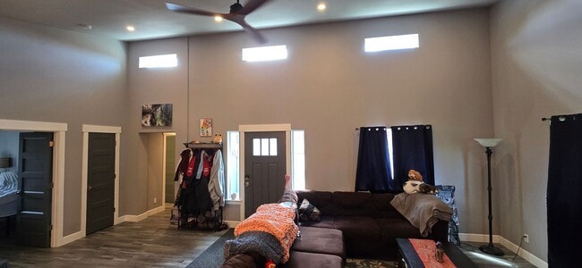 Building Photo - 3 Bedroom 2 Bath with Garage in Mossyrock