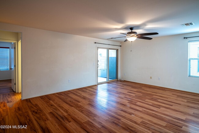 Building Photo - 2011 W Mountain Pointe Dr