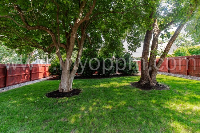 Building Photo - Completely Remodeled! 3 Bedroom / 3 Bathro...