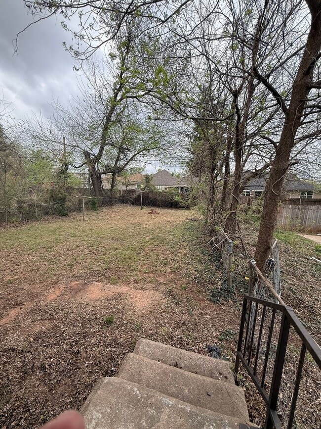 Building Photo - Spacious 3 Bed Near Downtown & OU Health + W/D Included & Driveway Parking