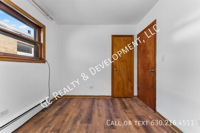 Building Photo - 2517 N Laramie Ave