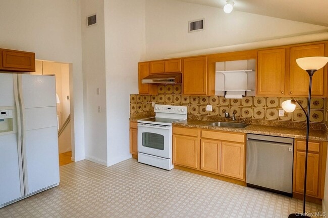 Building Photo - 18 Penny Ln