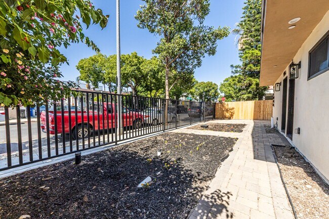 Building Photo - 5506 Barton Ave