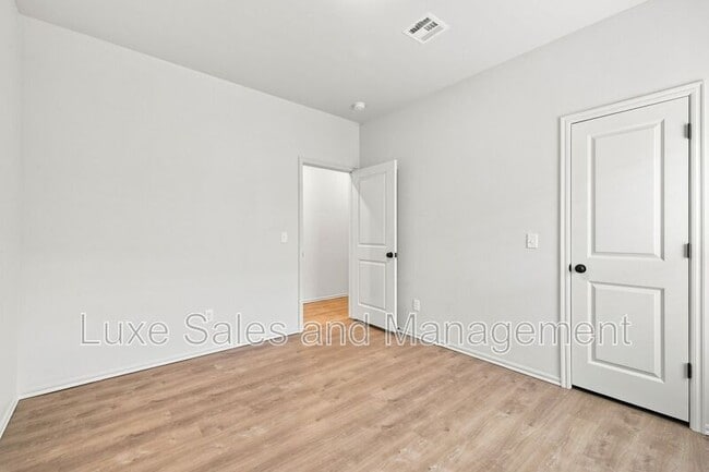 Building Photo - 8012 NW 110th Dr