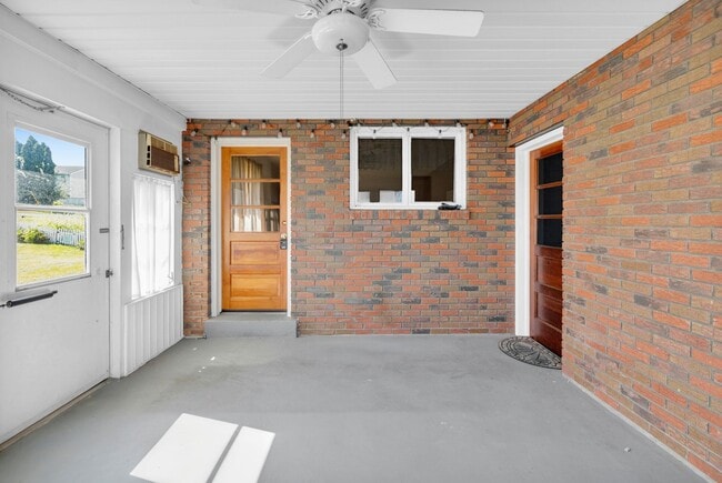 Building Photo - Charming 2-Bedroom Home in the Heart of Ca...