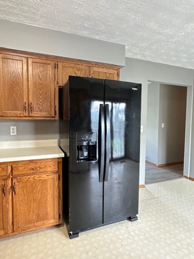 Building Photo - Walnut Grove House 3 Bedroom 1 Bath + covered car port!