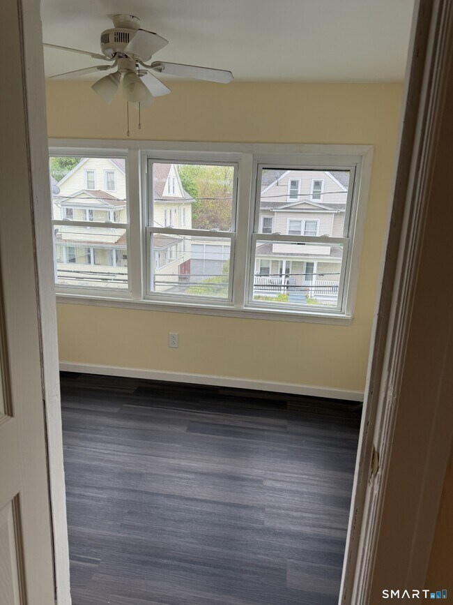 Building Photo - 452 Hillside Ave