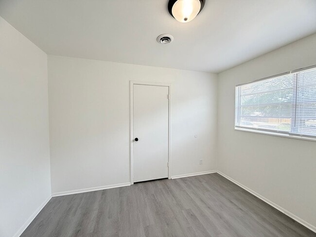 Building Photo - 3-Bedroom Home Near NAS Whiting