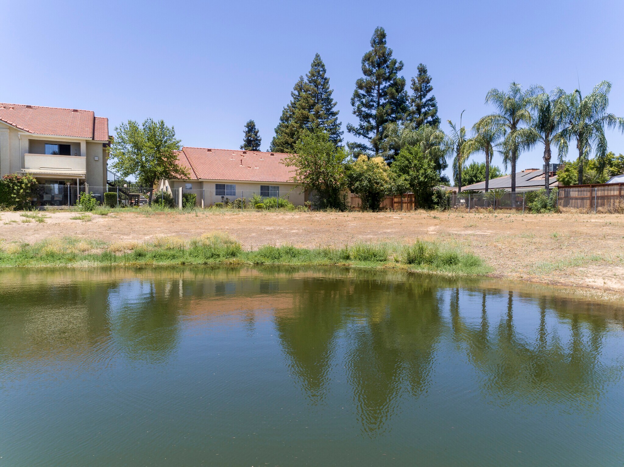 Building Photo - 1542 E Alluvial Ave