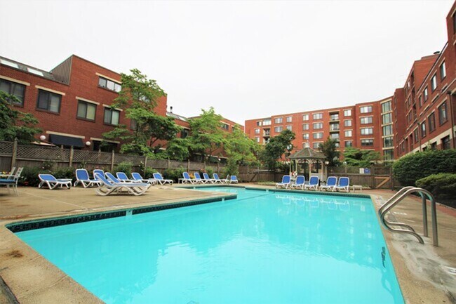 Building Photo - Allston 2-bed/1-bath with Laundry in Unit