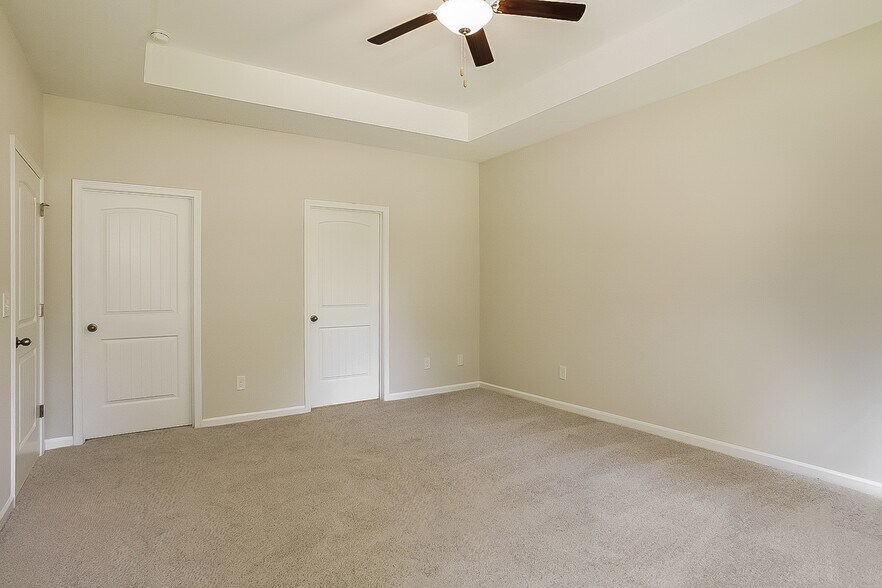 Building Photo - 446 Bainbridge Dr