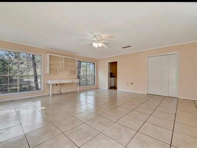 Building Photo - 1529 Shelton Dr