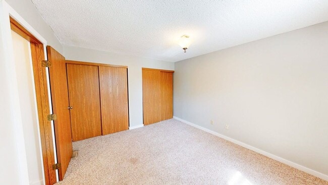 Building Photo - 5127 Singleton Dr
