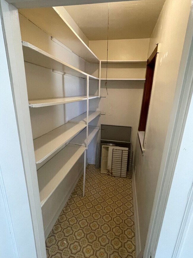 Building Photo - 6424 N Richmond St