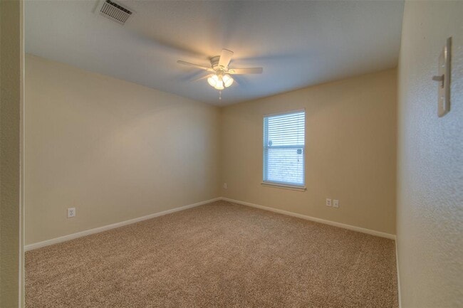 Building Photo - 290 Middle Creek Dr