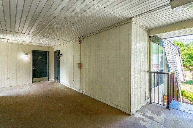 Building Photo - 1 bedroom 1 bath in Signal View