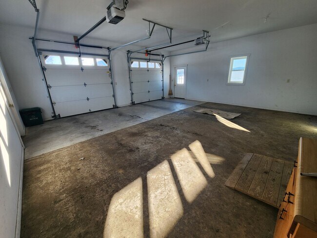 Building Photo - Wonderful County Home