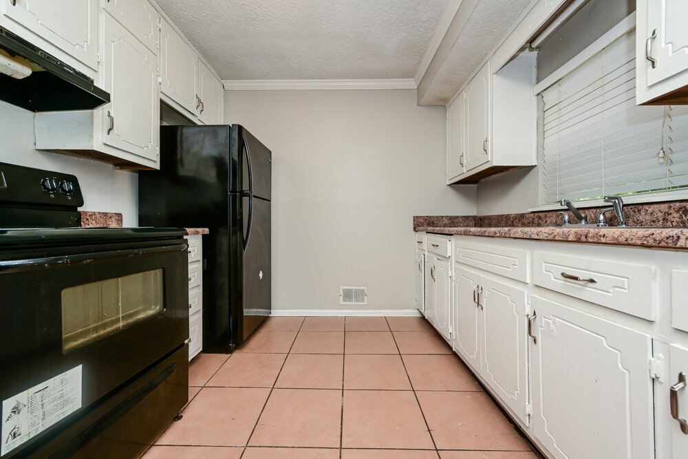 Building Photo - 3201 Chippewa Dr