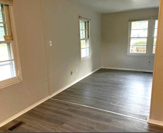 Building Photo - Single Family Home For Rent!