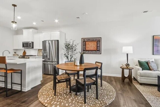 Building Photo - Beautiful Townhome for Rent!