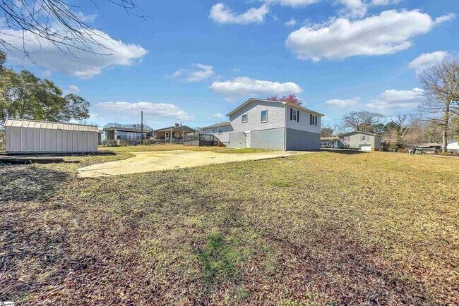 Building Photo - A 4-bedroom GEM!!