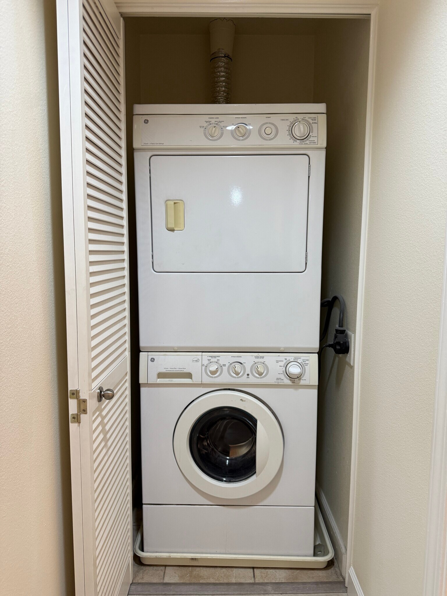 Washer/Dryer - 423 7th St