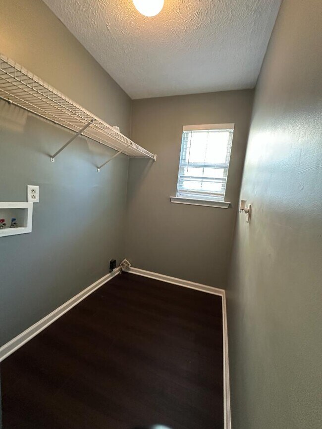 Building Photo - 1171 Catawba Way