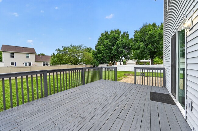 Building Photo - 1301 Brookfield Dr