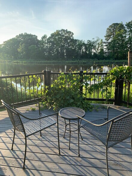 Building Photo - 37526 River Springs Rd