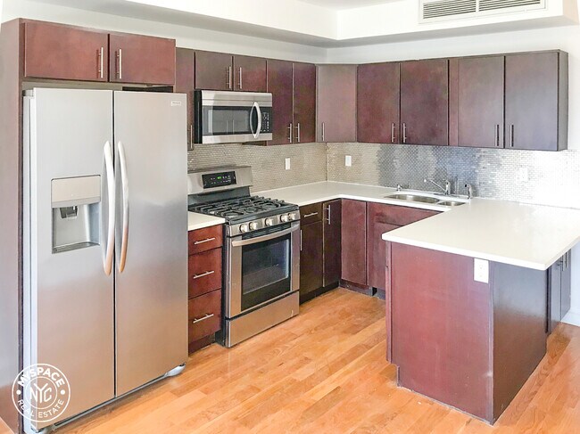 Building Photo - 475 E 8th St