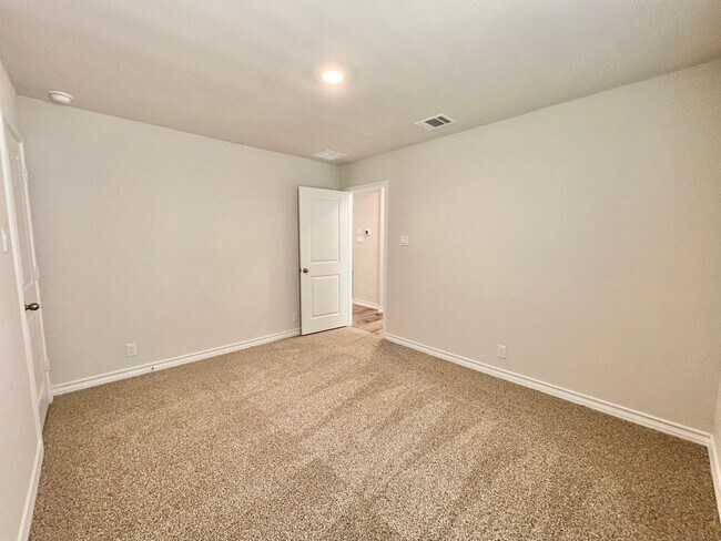 Building Photo - FOR RENT | 4 Bed • 2 Bath in Langdon