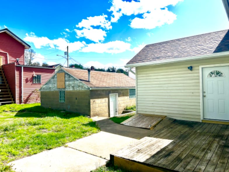 Building Photo - 413 6th Ave