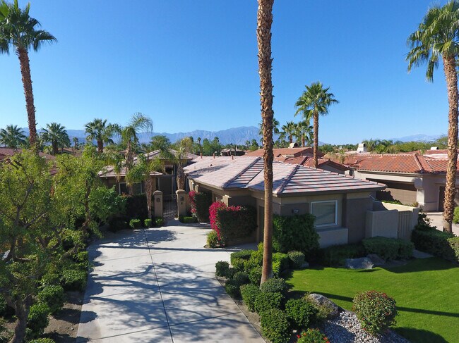 Building Photo - 727 Arrowhead Dr