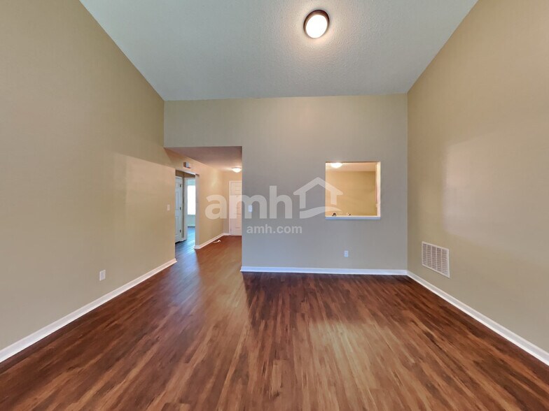 Building Photo - 9734 Thomas Ln