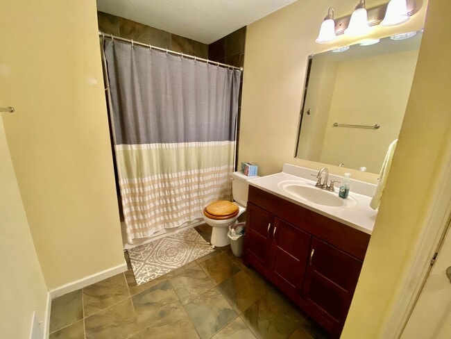 Building Photo - Remodeled Home near U of M! Must See 5BD/2BA Property!