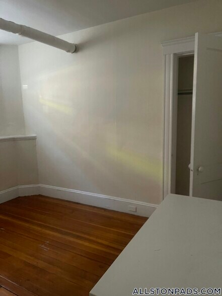 Building Photo - 17 Barrows St