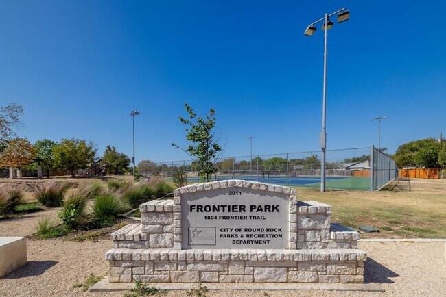 Building Photo - 2304 Silver Spur Dr