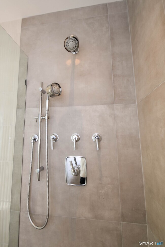 Building Photo - 116 Sherman St