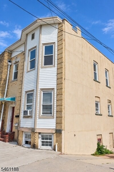 Building Photo - 104 Harrison Ave